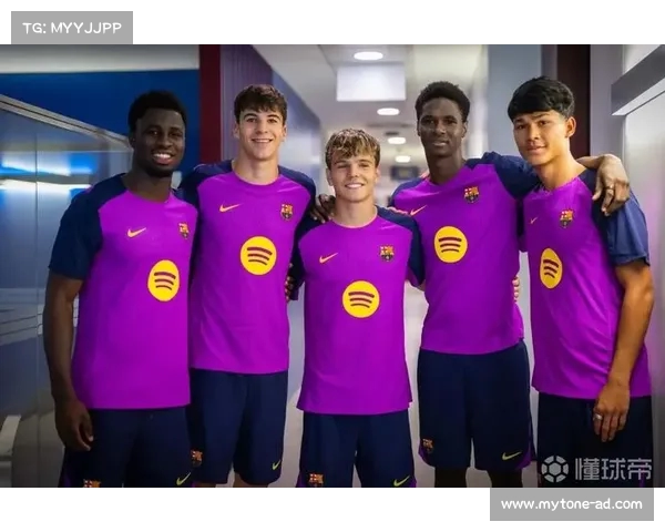 巴萨球员在首尔举行告别晚宴 30名球员分三桌共度告别时光