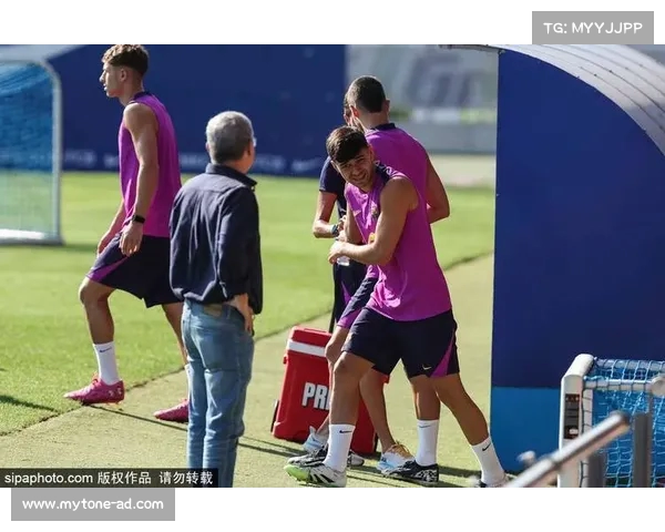 巴萨球员在首尔举行告别晚宴 30名球员分三桌共度告别时光